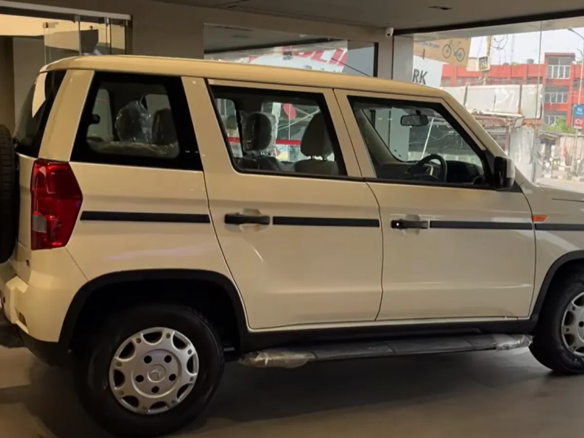 Mahindra Bolero Neo N8